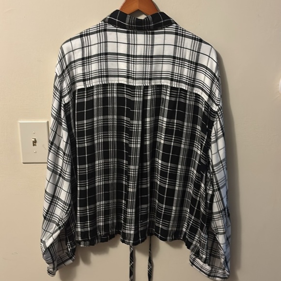 Lane Bryant Women’s Blouse Button Down Black White Monochrome Plaid Shirt - Picture 4 of 13
